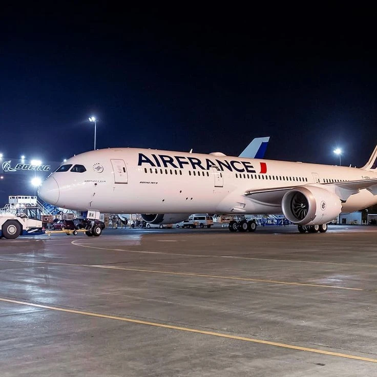 Националната авиокомпания на Франция -Air France предефинира начина, по който пътниците изживяват лукса, комфорта, пътувайки на дълги разстояния в небето