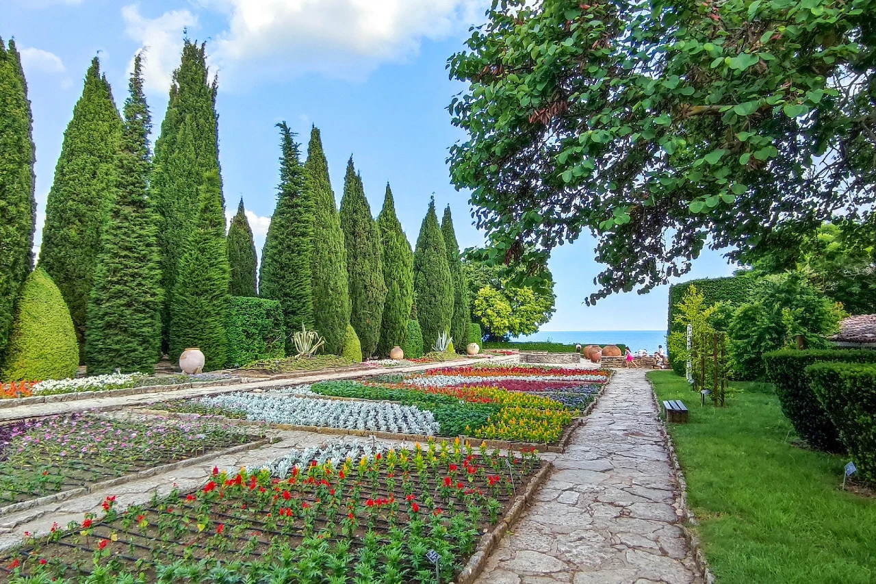 dina-jordanova-botani-eska-gradina-balchik