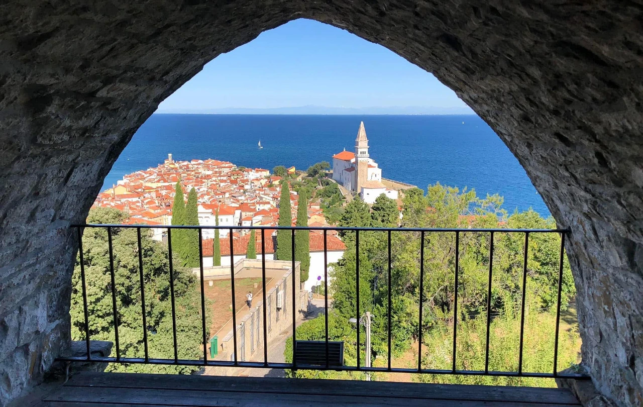 504882914_1461057915337879_3873749346469608942_n