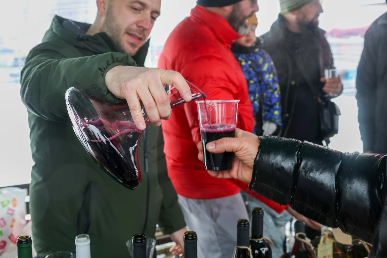 Фестивалът „Палавото вино“ събра пазители на традицията в село Драговищица, община Костинброд