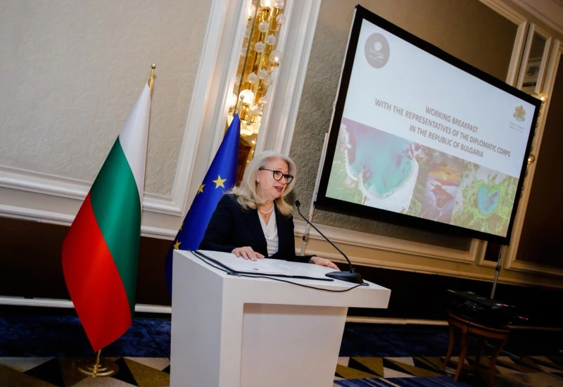 Министърът на туризма представи противоречиви данни пред дипломати